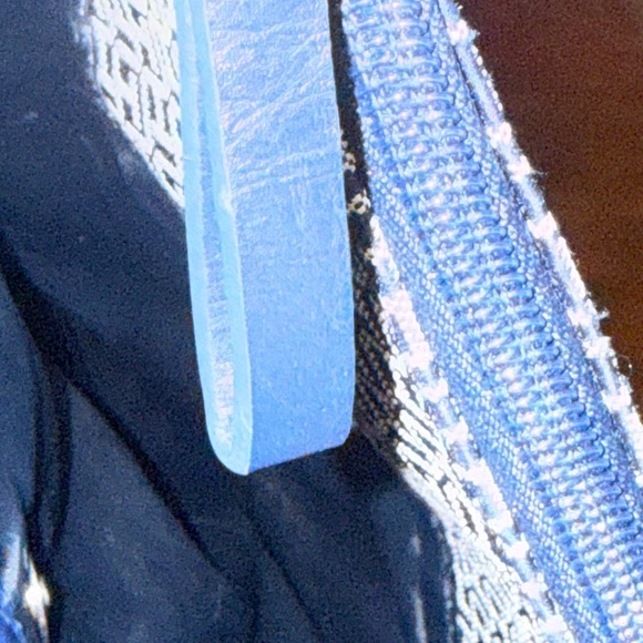 Tommy Hilfiger Signature Navy and White Crossbody Bag - Picture 14 of 14